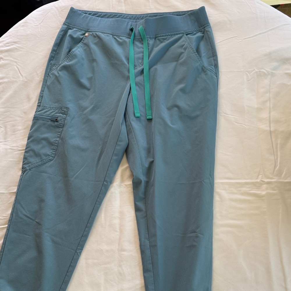 Figs Women's Cool Blue Freex™
Zamora™ - Jogger Scrub Pants